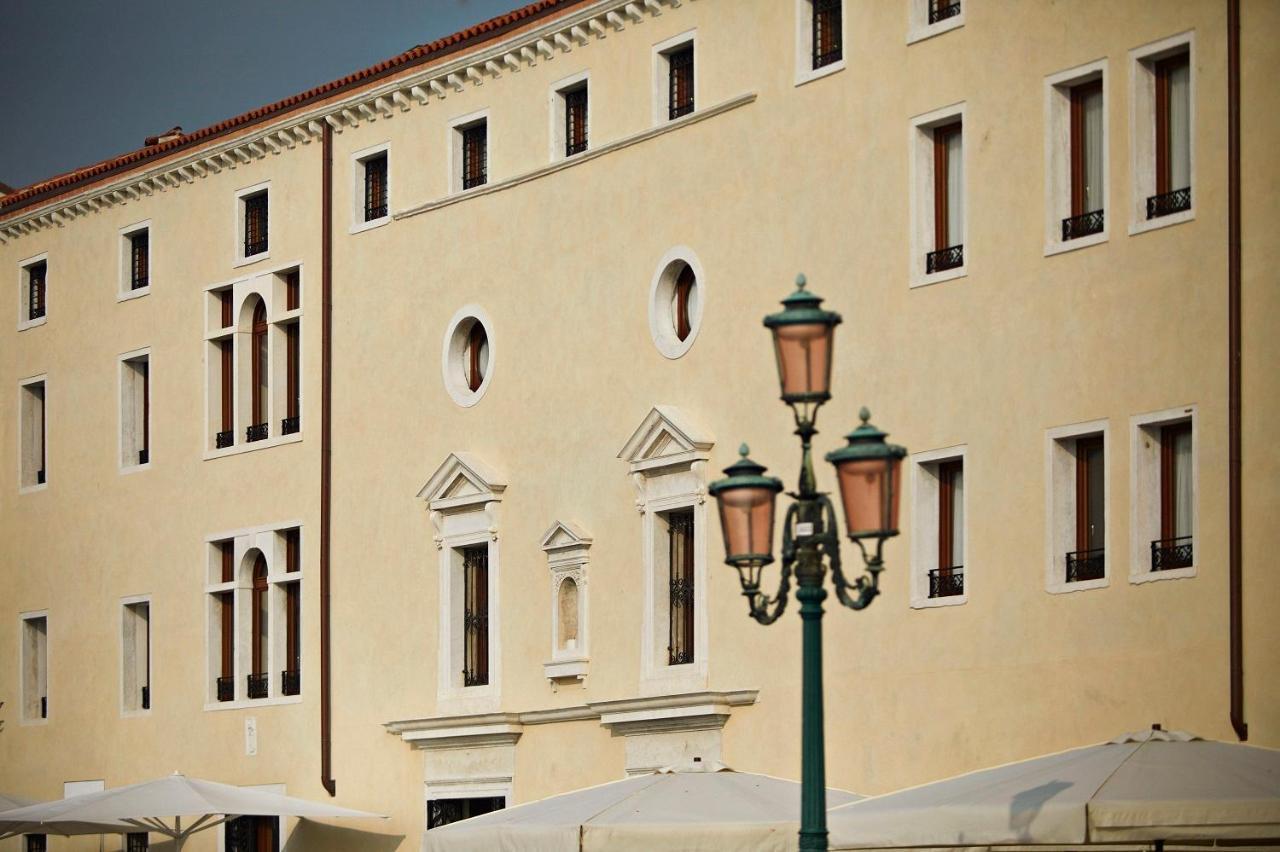 Ca'Di Dio-Small Luxury Hotel Venedig Eksteriør billede The facade of the palace